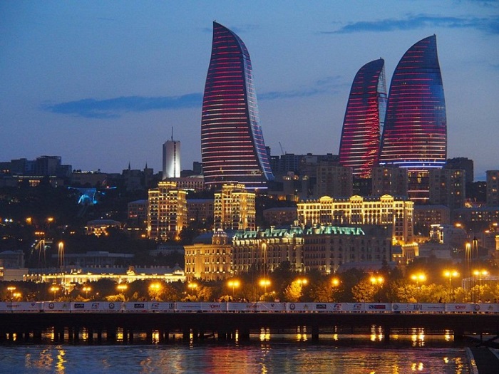 Euronews highlights Baku and its new symbol - Flame Towers - VIDEO